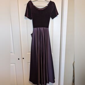 Elegant Velvet Maxi Dress in Deep Purple